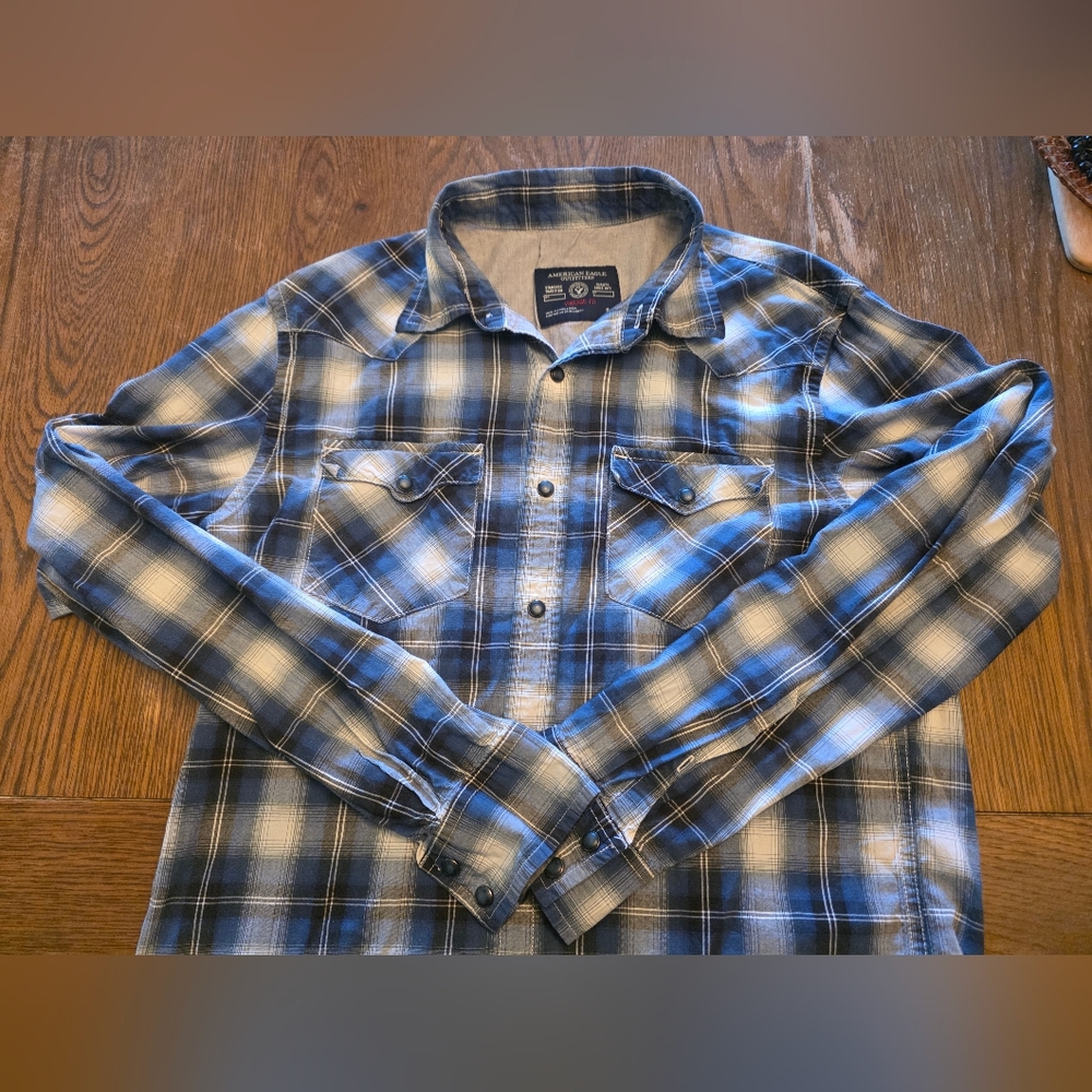 American Eagle Outfitters Blue and White Plaid Vintage Fit Snap Button Shirt. Sm